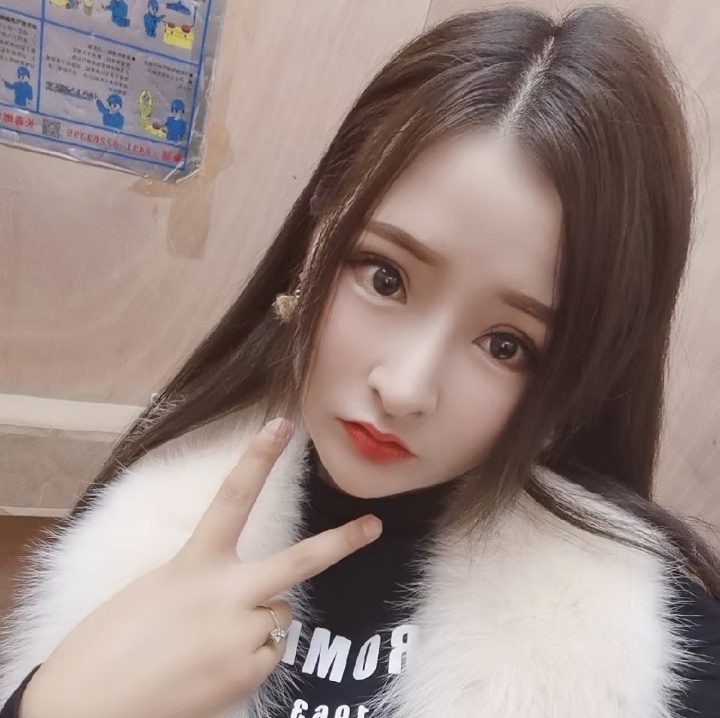 我叫她小白兔 身材火辣的小白兔